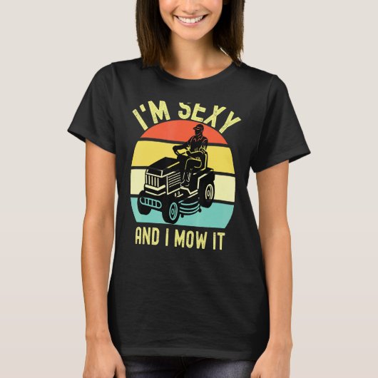 芝生の刈り込みImセクシーと私はそれを刈るガーデニングローンモ Tシャツ (正面)