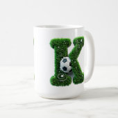 芝生の文字Kとサッカーボール コーヒーマグカップ (正面右)