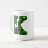 芝生の文字Kとサッカーボール コーヒーマグカップ (正面左)