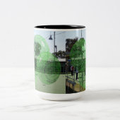 芝生の椀で競い合う ツートーンマグカップ (中央)