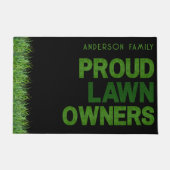 芝生の誇りを持った所有者の家族名草の愛好家 ドアマット (正面)