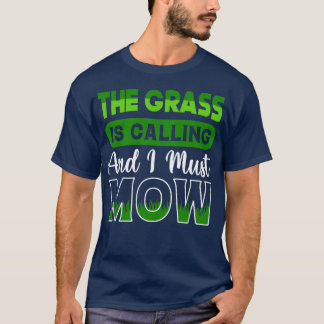 芝生は私が芝刈りガーデンを刈らなければならないと呼んでいる Tシャツ