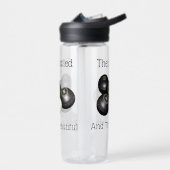 芝生は、水に浸かって美しいものを食べていた。 ウォーターボトル (左面)