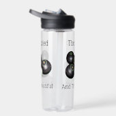 芝生は、水に浸かって美しいものを食べていた。 ウォーターボトル (右面)