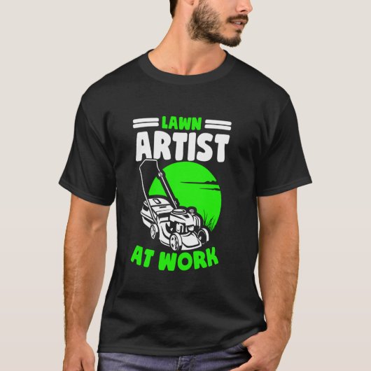 芝生アーティストの仕事 芝生の手入れ 芝刈り機 造園 Tシャツ (正面)
