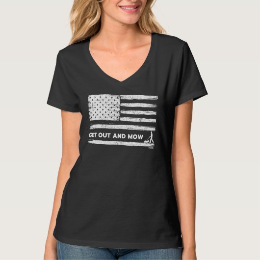芝生気に草刈り機が出てアメリカ風の吹き付け Tシャツ (正面)
