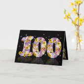 花いっぱいの手紙が付いている100thバースデー・カード カード (黄色い花)