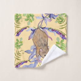 花おもしろいの茂みの中のネズミ。 ウォッシュタオル