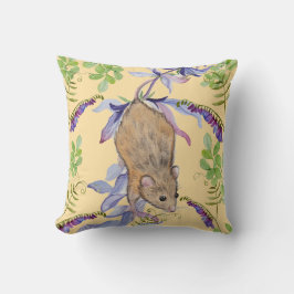 花おもしろいの茂みの中のネズミ。 クッション