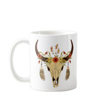 花および羽が付いている雄牛のスカル