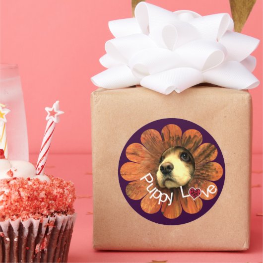 花から覗く子犬の愛 ラウンドシール (パーティー)