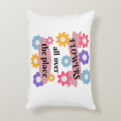 花が一面に咲いている アクセントクッション (正面(垂直))