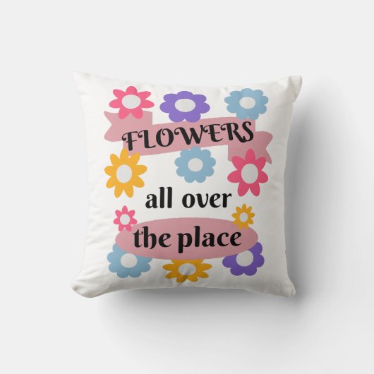 花が一面に咲いている クッション (正面)