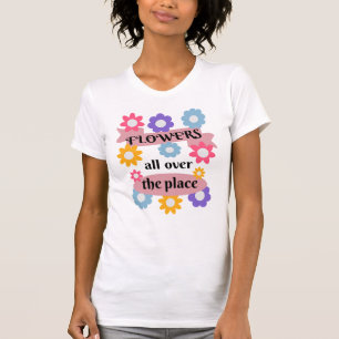 花が一面に咲いている Tシャツ