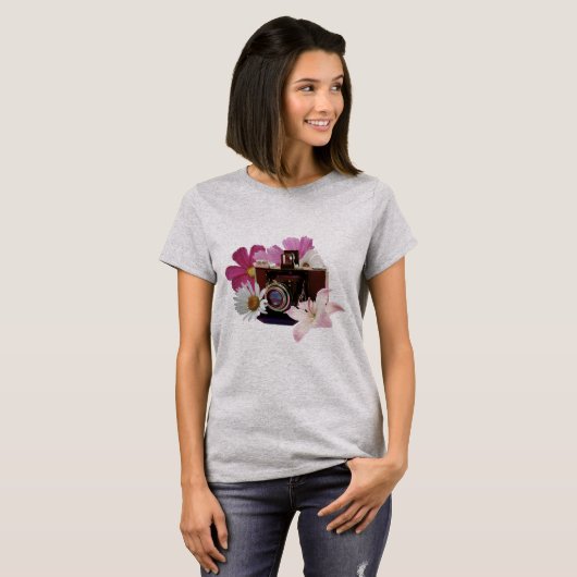 花が付いているヴィンテージのカメラ Tシャツ (正面フル)