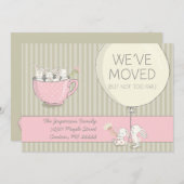 花が付いている引っ越しましたのピンクおよびベージュバニー 案内状 (正面/裏面)