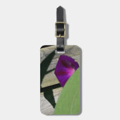 花が付いている機内持込の荷物のラベル ラゲッジタグ (正面縦)