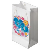 花が付いている青いハート スモールペーパーバッグ (正面アングル)