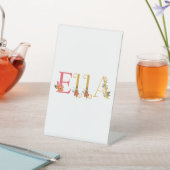 花が刺繍されたELLAネームアート 台座サイン (インサイチュ)