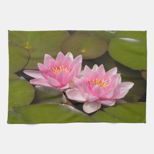 花が咲くスイレンの花 キッチンタオル (横)