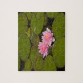 花が咲くスイレンの花 ジグソーパズル (縦)