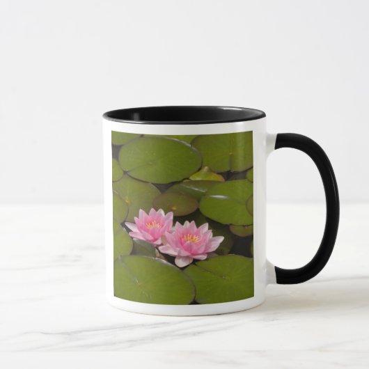 花が咲くスイレンの花 マグカップ (右)