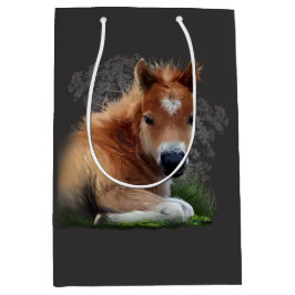 花が草の中に寝ている ミディアムペーパーバッグ