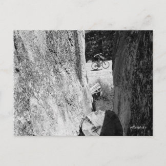 花こう岩B&Wを通した自転車 ポストカード