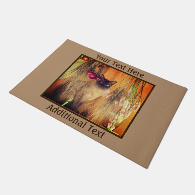 花でポーズをとるシャムパーソナライズされた猫 ドアマット (アングル)