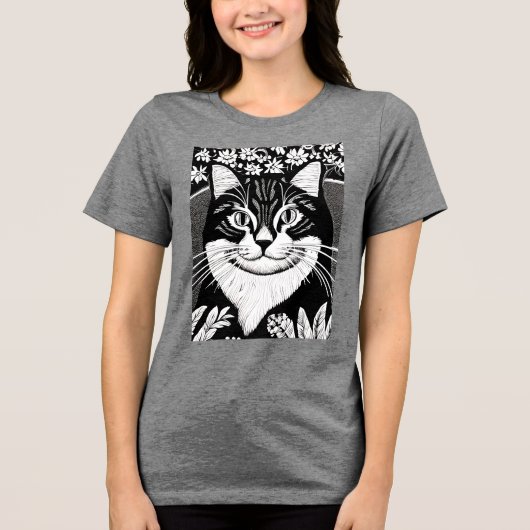 花で囲まれたタビー猫 トライブレンドＴシャツ (正面)