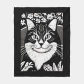 花で囲まれたタビー猫 フリースブランケット (正面)