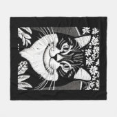 花で囲まれたタビー猫 フリースブランケット (正面(横))