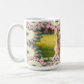 花で囲まれたペットの写真 コーヒーマグカップ (左)