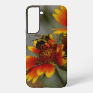 花で採餌する蜂 SAMSUNG GALAXY S22+ケース