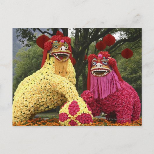 花で覆われた二頭の竜の像 ポストカード (正面)