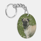 花で遊ぶパグ キーホルダー (正面左)