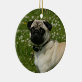 花で遊ぶパグ セラミックオーナメント (右)