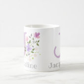 花とイニシャルと名前のJacqueline コーヒーマグカップ (中央)