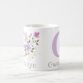 花とイニシャル入りグウェンドリン名入り コーヒーマグカップ (中央)