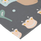 花とイースターバニースカンジナビアフォークアート テーブルクロス (アングル)