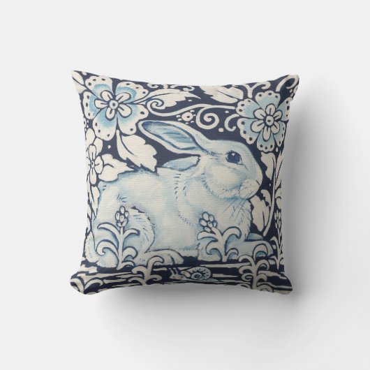 花とカタツムリのネイビーブルーと庭園のウサギ クッション (正面)