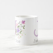 花とジャスミンのイニシャルと名前 コーヒーマグカップ (中央)