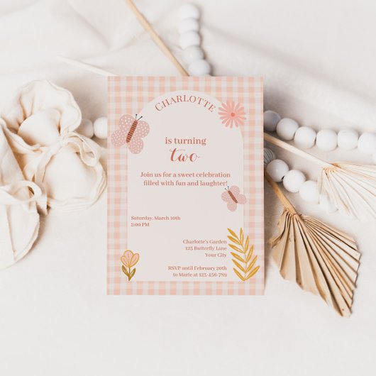 花とピンクのギンガムバタフライ誕生日 招待状