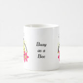 花と戯れる気まぐれなビジー・ビー コーヒーマグカップ (中央)
