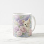 花と白いかわいい子犬 コーヒーマグカップ (正面右)