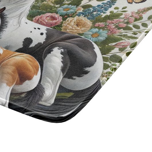 花と緑の鮮やか間で休む馬 カッティングボード (角)