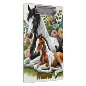 花と緑の鮮やか間で休む馬 クリップボード (右)