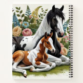 花と緑の鮮やか間で休む馬 ノートブック (裏面)