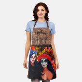 花と蝋燭の付いたバラルタカトリナス1718 エプロン (着用した状態)