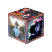 花と蝋燭の付いたバラルタカトリナス1718 フォトキューブ (裏面アングル)